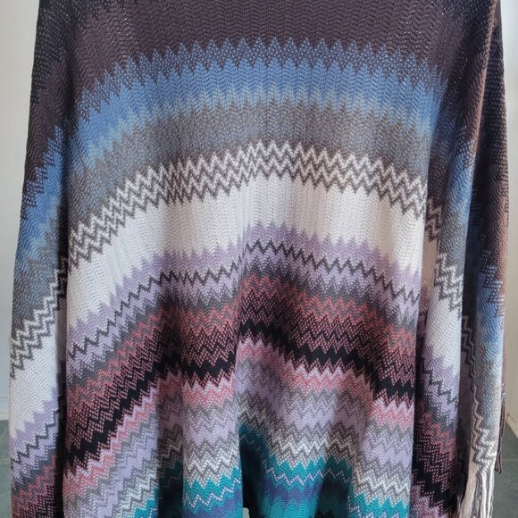 Le Moda Women's Zig Geometric Fringe Multi-colored Poncho (Size: One Size) - Picture 7 of 12